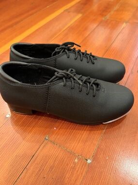 Theatricals Black Women’s Lace Up Tap Shoes New